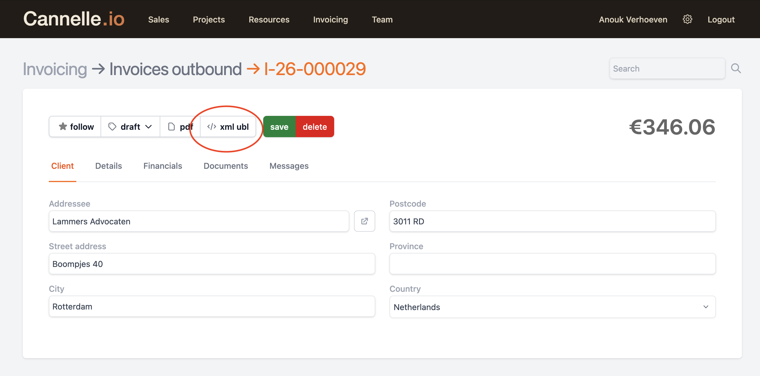 The invoice action bar with the XML UBL button circled